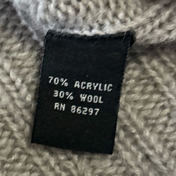 BCBG Max Azaria Wool Blend Oversized Layering Sweater in Gray. Size L/XL. - Picture 7 of 8